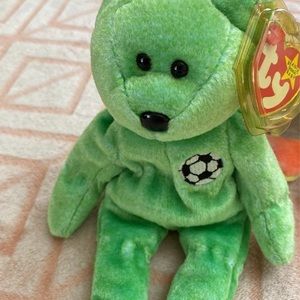 Ty Beanie Babies Kicks The Soccer Bear